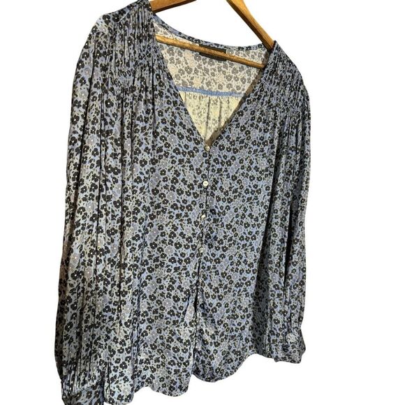 Lane Bryant 22/24 Blue Floral Blouse Pearl Button Down Sleeves Flattering - Picture 1 of 6